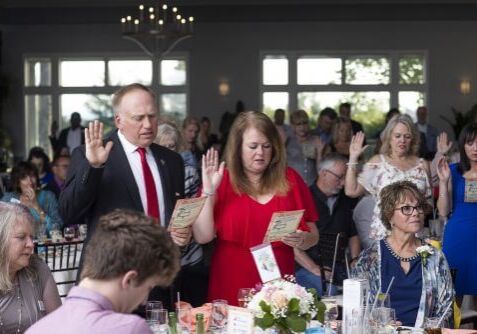 F_med raising hands and reading